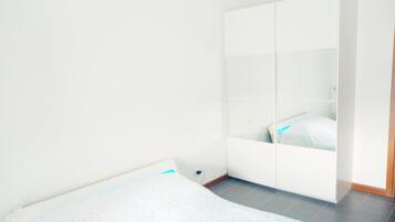 1 camera, Wi-Fi, lenzuola