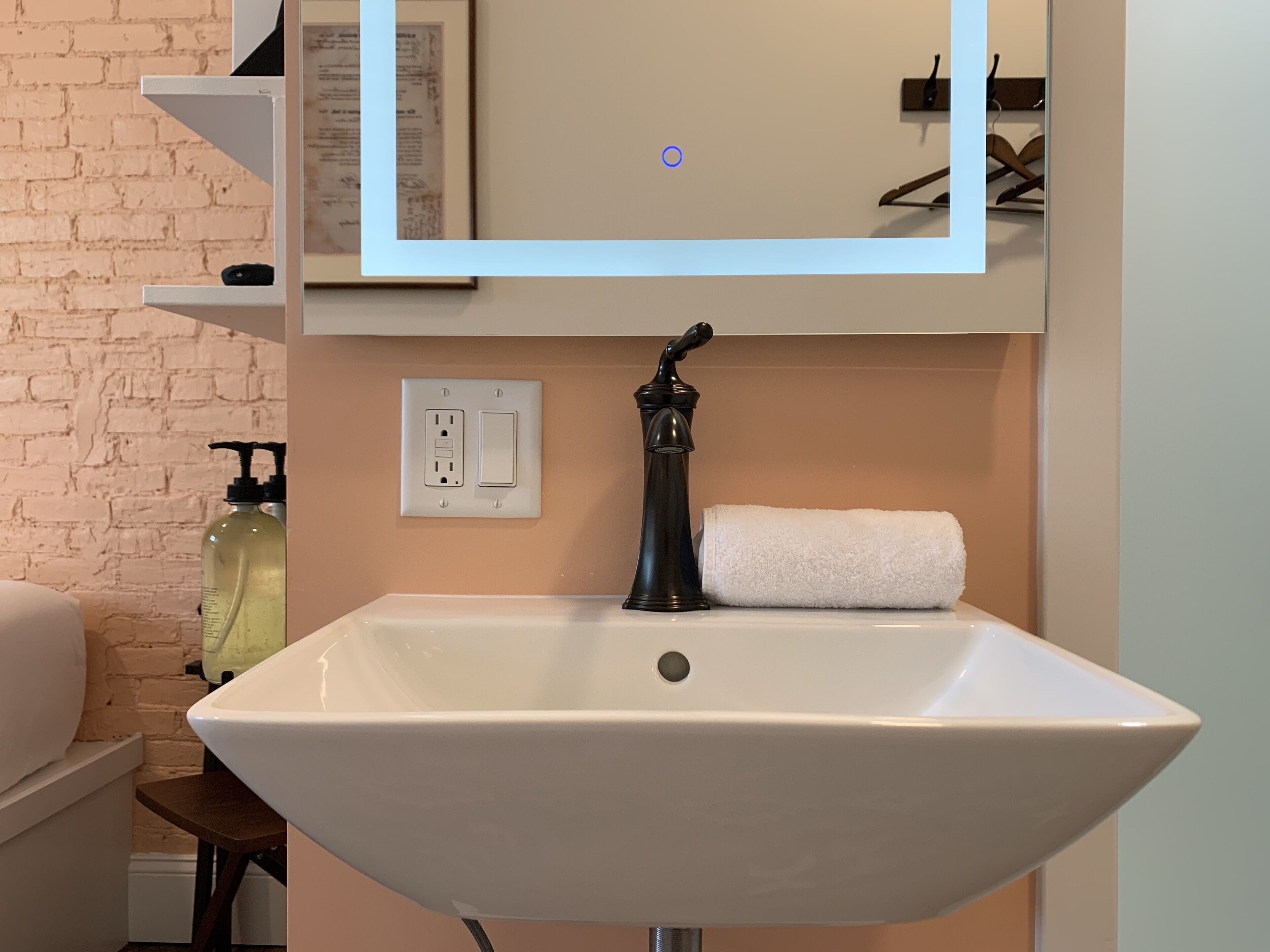 standard room (king quarters) | bathroom sink
