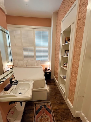 Quarto standard (King Quarters with Twin Loft) | Roupas de cama premium, individualmente decorados