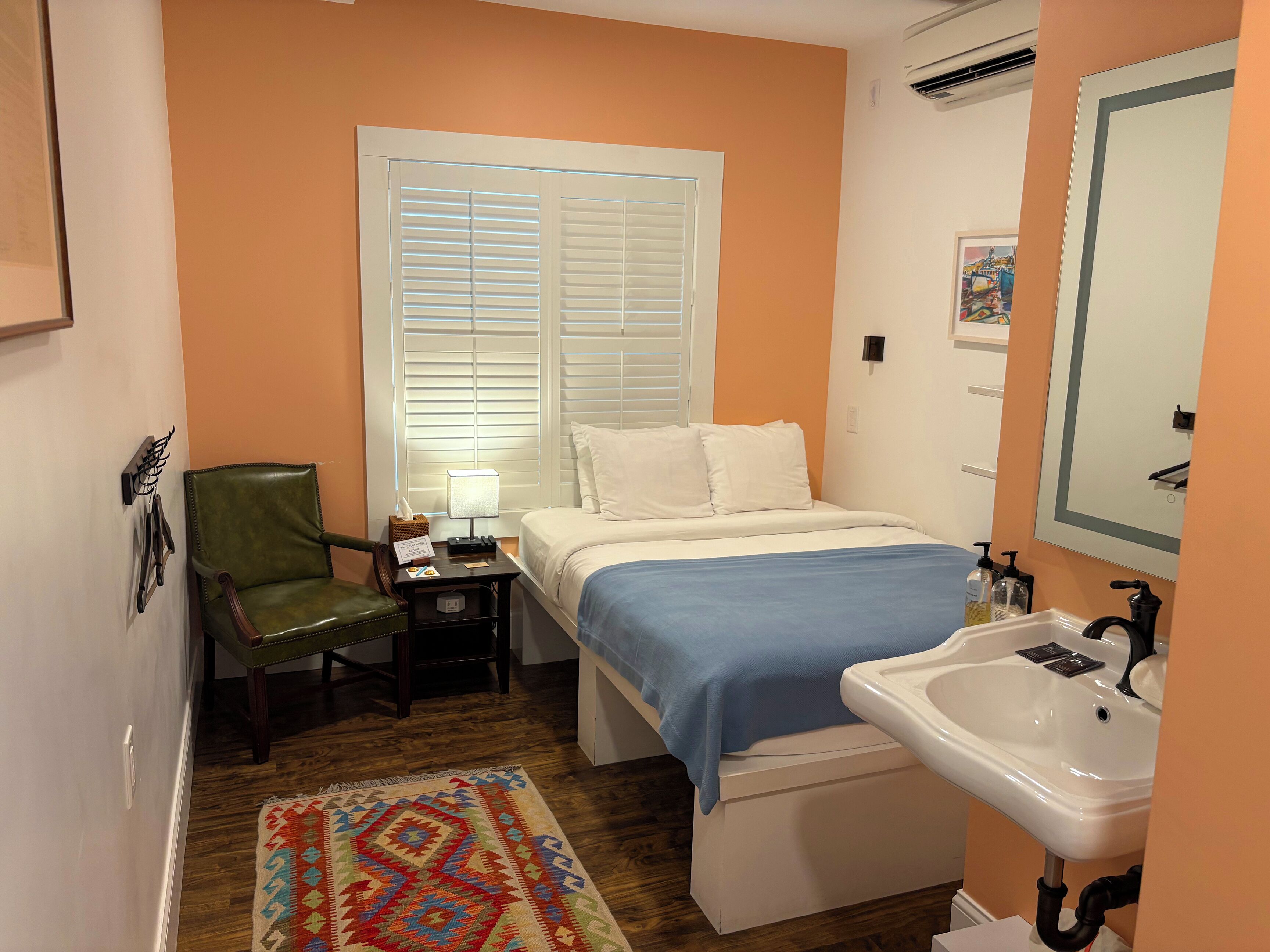 Standard Room, 1 Queen Bed, Accessible | Premium bedding, individually decorated, individually furnished