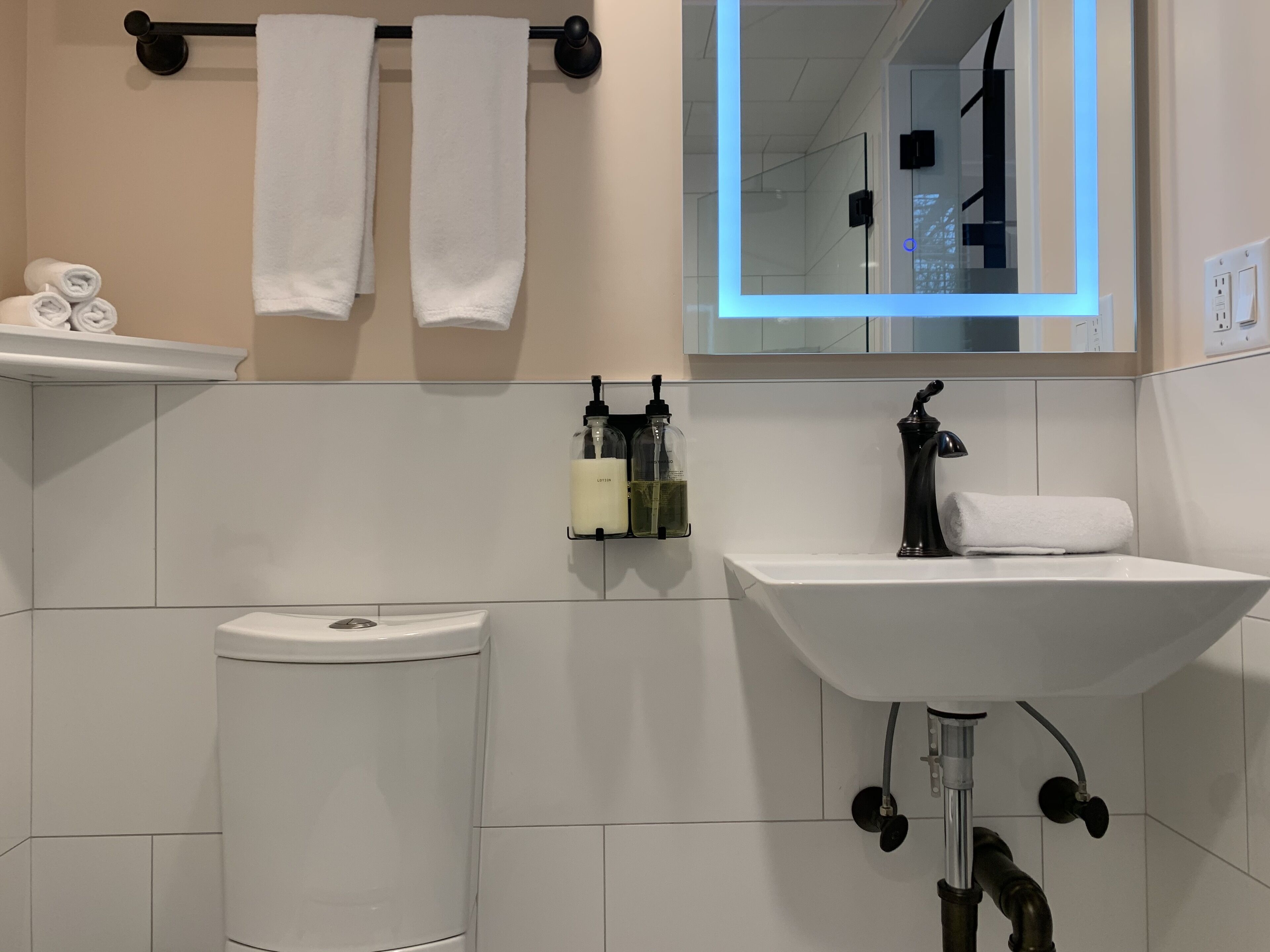 standard room (king quarters with full loft) | bathroom sink