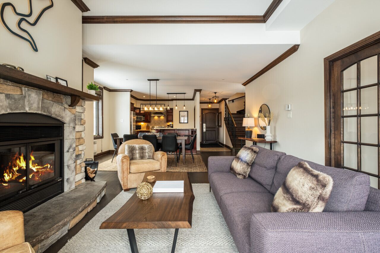 Smart-TV, Kamin, Stereoanlage