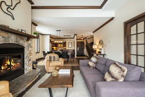 Smart TV, fireplace, stereo