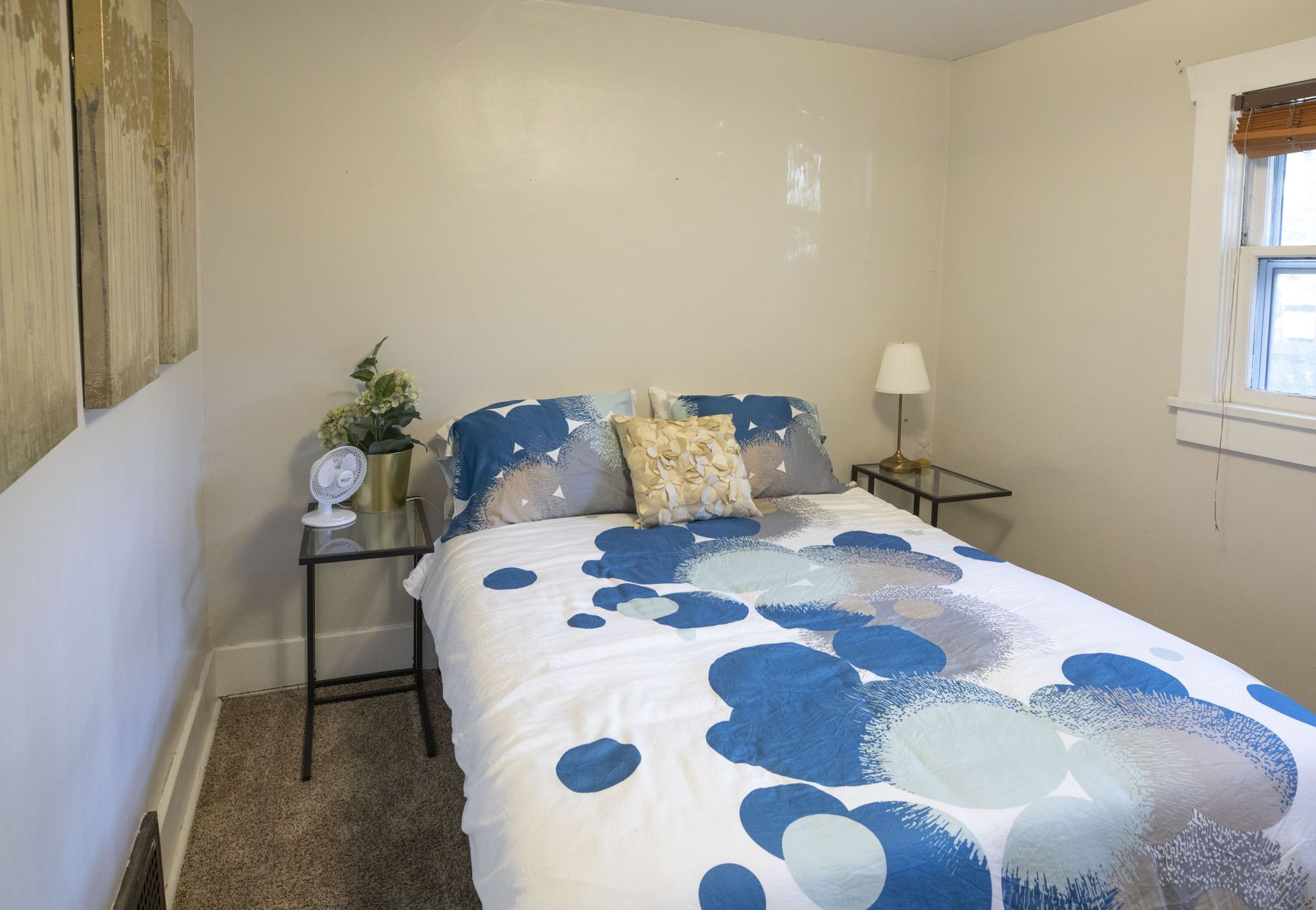 3 habitaciones, tabla de planchar con plancha y wifi gratis 