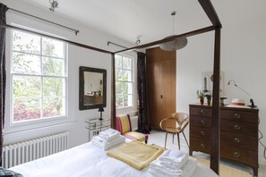 2 bedrooms, desk, iron/ironing board, travel crib