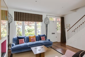 Smart TV, Netflix, books, streaming services