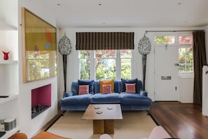 Smart TV, Netflix, books, streaming services