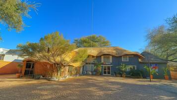 Fachada de la propiedad