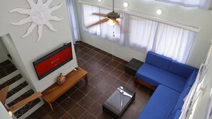 Comfort Villa, 4 Bedrooms | Living room | 60-inch flat-screen TV with satellite channels, TV, Netflix - Heavenly Villa Huatulco (Santa María Huatulco)