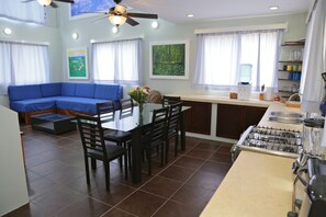 Comfort Villa, 4 Bedrooms | Private kitchen | Full-sized fridge, microwave, oven, stovetop - Heavenly Villa Huatulco (Santa María Huatulco)