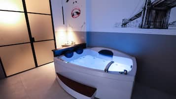 Studio Suite (Nord America) | Jetted bathtub