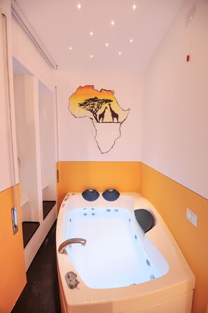 Suite estudio (Africa) | Bañera de hidromasaje