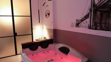 Studio Suite (Nord America) | Jetted tub