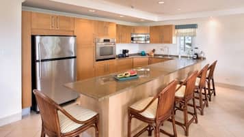 Stovetop, cookware/dishes/utensils