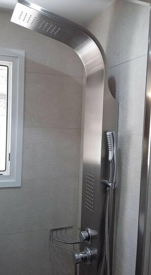 Habitación exclusiva doble, vistas a la montaña | Ducha del cuarto de baño