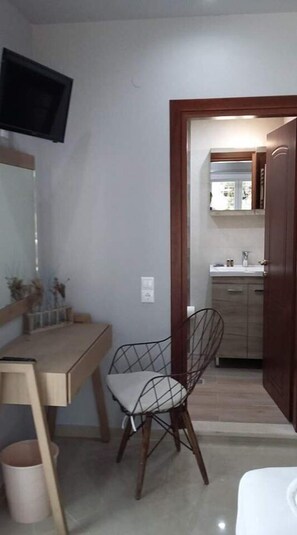 Exclusive Double Room, Mountain View | Living area | Plasma TV
