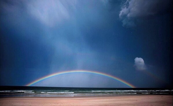 Beach nearby, sun-loungers, beach towels