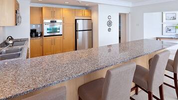 Stovetop, cookware/dishes/utensils