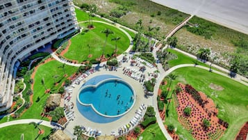 Condo, Multiple Beds (Beachfront condo with panoramic ocean) | Property grounds