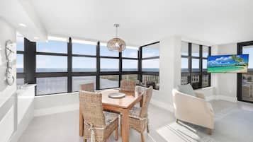 Condo, Multiple Beds (Beachfront condo with panoramic ocean) | Dining