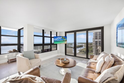 Beachfront Condo With Panoramic Ocean Views and Pool