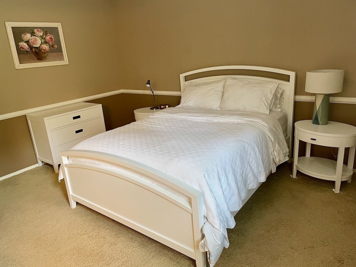 Second bedroom has queen size bed