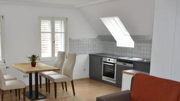 Apartment, 2 Schlafzimmer | Eigene Küche | Kühlschrank, Herdplatte, Geschirrspüler