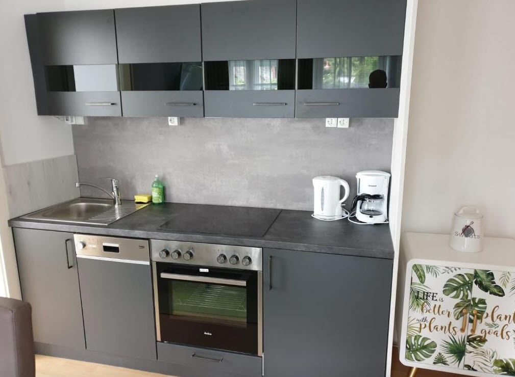Studio | Eigene Küche | Kühlschrank, Herdplatte, Geschirrspüler
