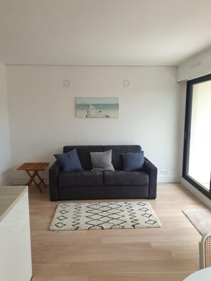 TV - T2 terrace, pool, ☆ La Rochelle ☆ Aux Minimes ☆ (La Rochelle)