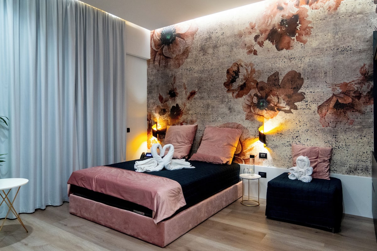 1 bedroom, Frette Italian sheets, premium bedding, down duvets