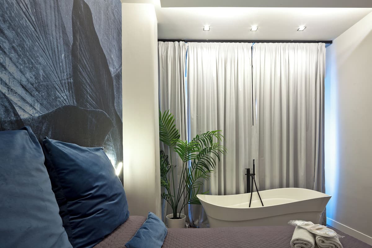1 bedroom, Frette Italian sheets, premium bedding, down duvets