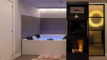 Triple Room, Jetted Tub (King) | Private spa tub