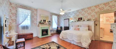 Habitació individual romàntica, 1 llit de matrimoni gran, banyera d'hidromassatge | Llençols de cotó egipci i roba de llit d'alta qualitat