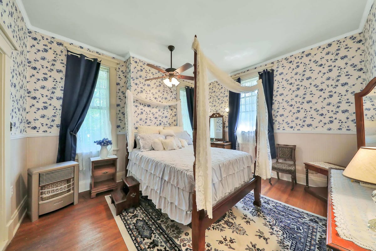 The Bluebonnet Room | Egyptian cotton sheets, premium bedding, pillow-top beds, free minibar