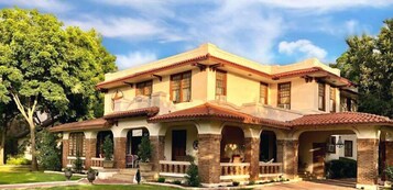 Fachada de la propiedad