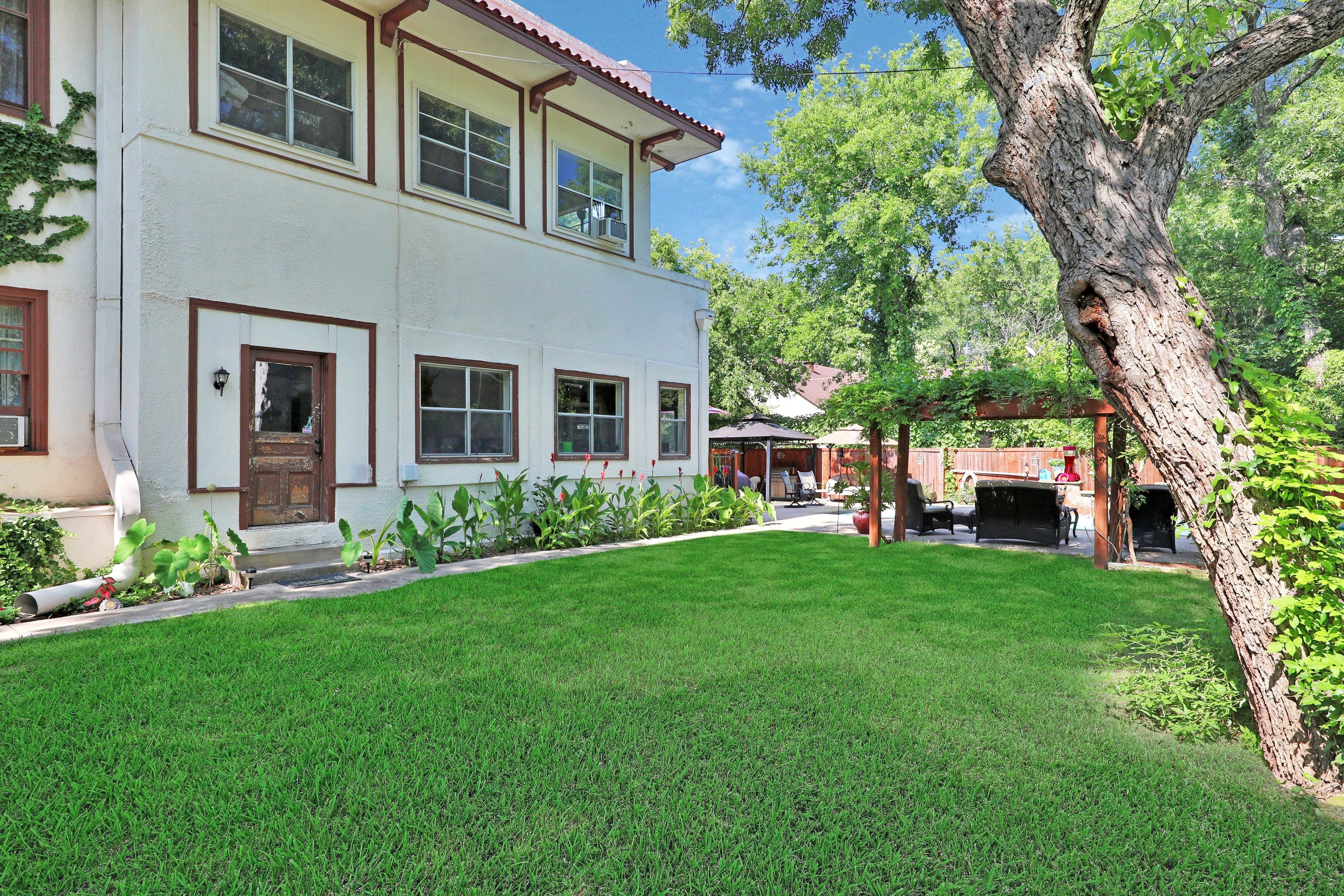 The Bluebonnet Room | Garden view