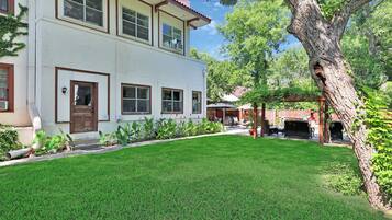 The Bluebonnet Room | Garden view