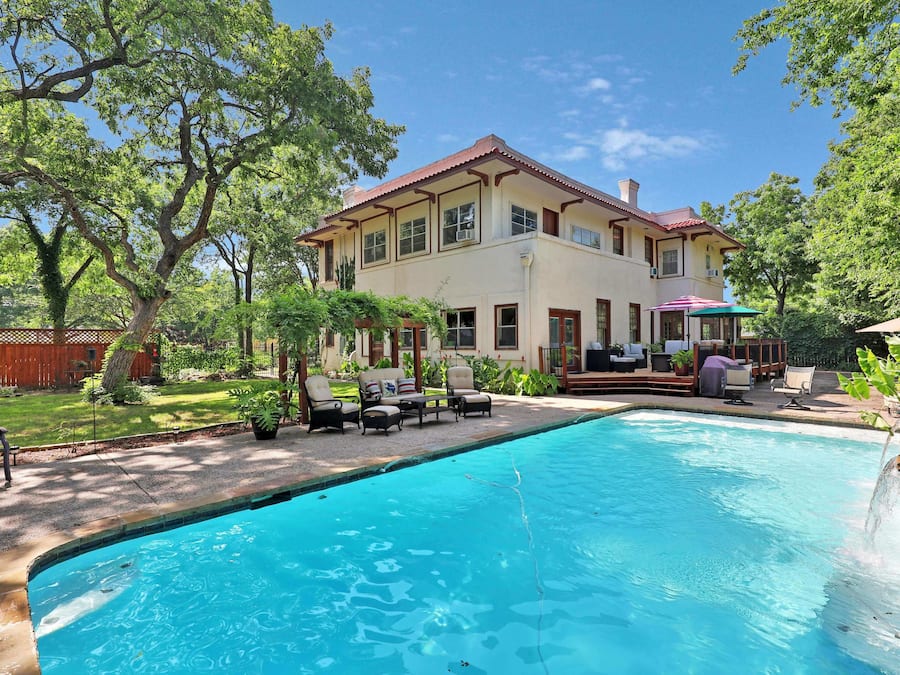 Seasonal outdoor pool, open 7:00 AM to 11:00 PM, free cabanas