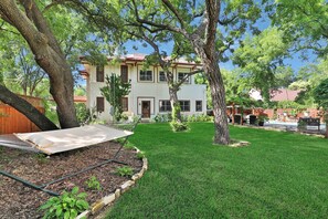 Property grounds - The Lancaster Manor B&B (Gainesville)
