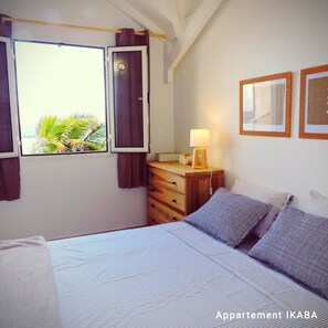 2 bedrooms, desk, iron/ironing board, travel crib