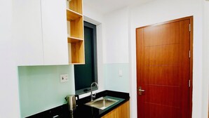 Deluxe Studio, 1 King Bed | Private kitchenette - Joey Apartment (Da Nang)