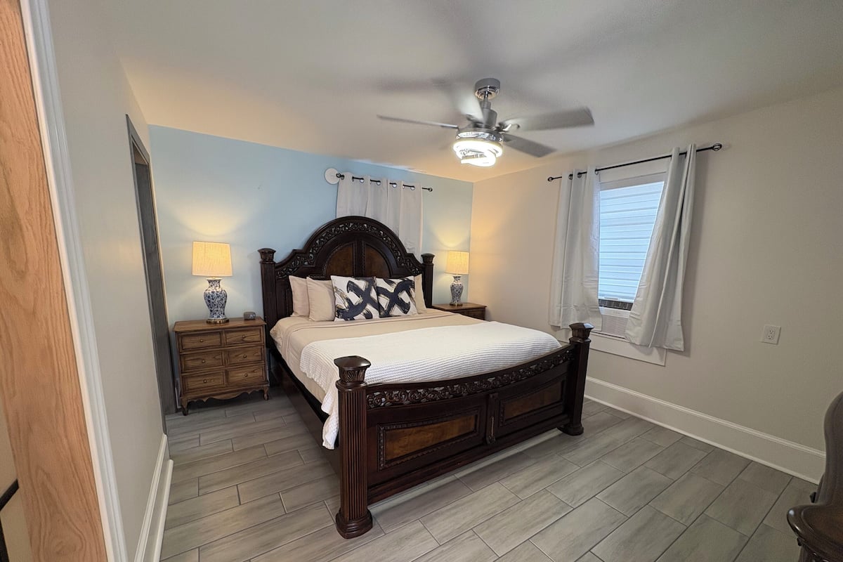 Luxury Room, 1 King Bed with Sofa bed, Garden View | 1 bedroom, iron/ironing board, free WiFi, bed sheets
