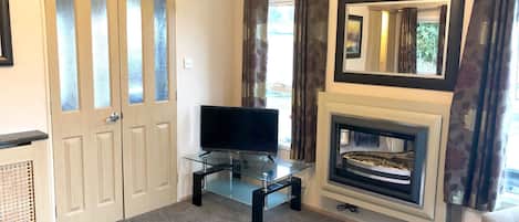 TV, fireplace