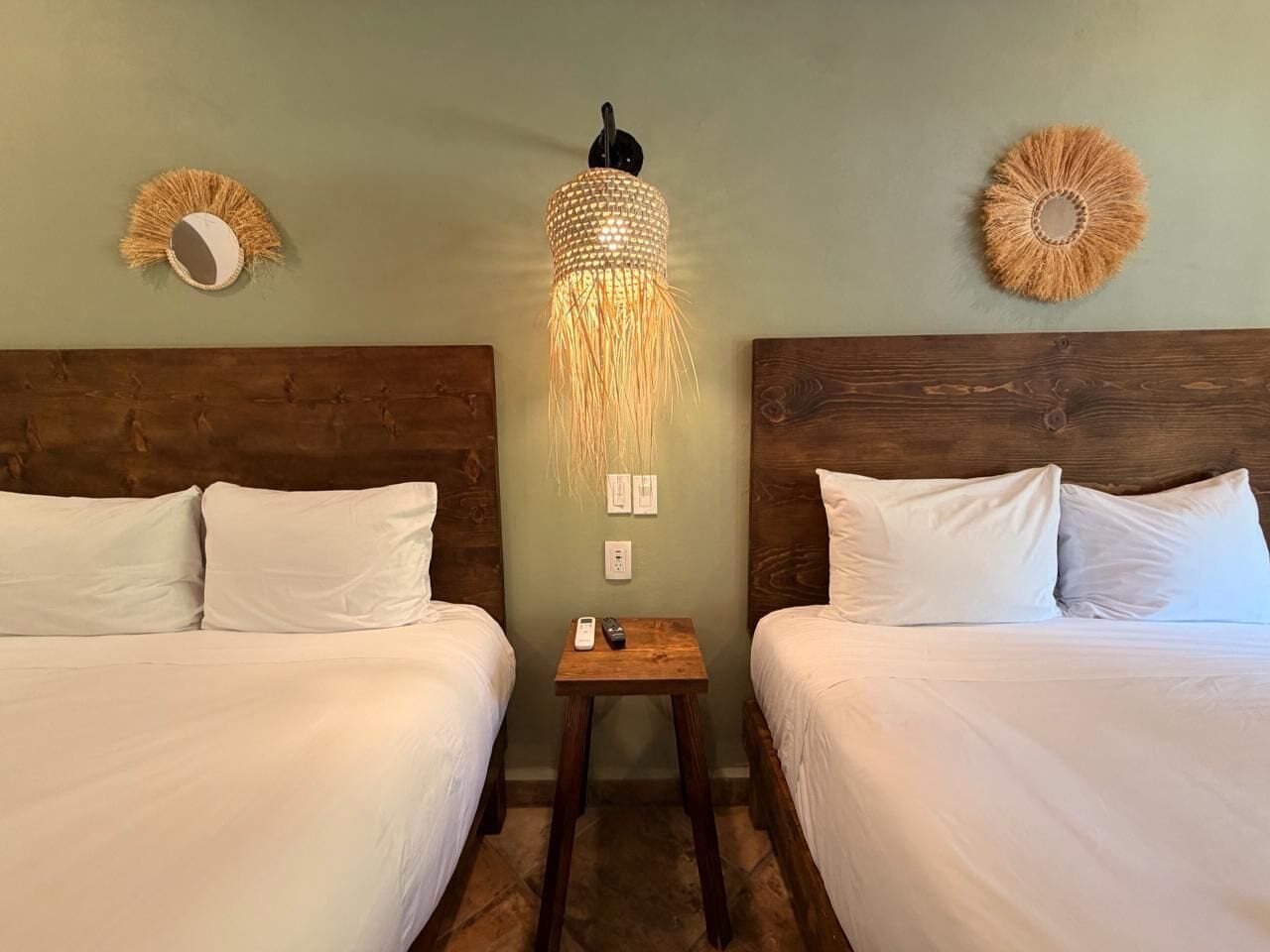 Habitación clásica con 1 cama matrimonial o 2 individuales | Wifi gratis y ropa de cama 