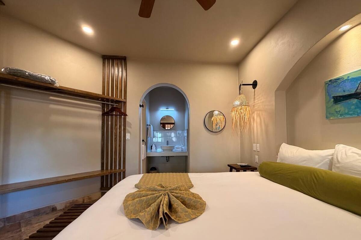 Double Room | WiFi (free), bed sheets