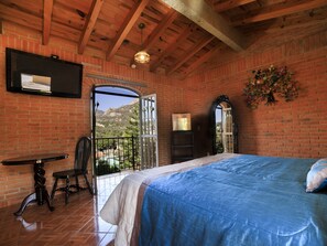 Suite Junior, 1 très grand lit, vue montagne | Vue de la chambre