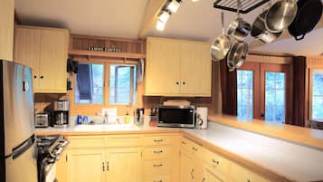 冰箱、微波炉、烤箱、炉灶