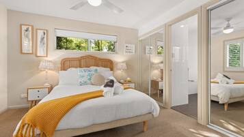 3 slaapkamers, een strijkplank/strijkijzer, reisbedje, gratis wifi