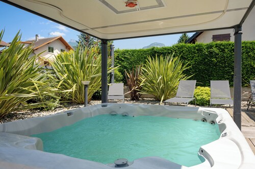 Apartment with a Jacuzzi, Pool, and Sauna in Chambéry—perfect for families