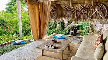 Mango Suite | セーフティボックス (室内)、客室ごとに異なる装飾、客室ごとに異なるインテリア、デスク
